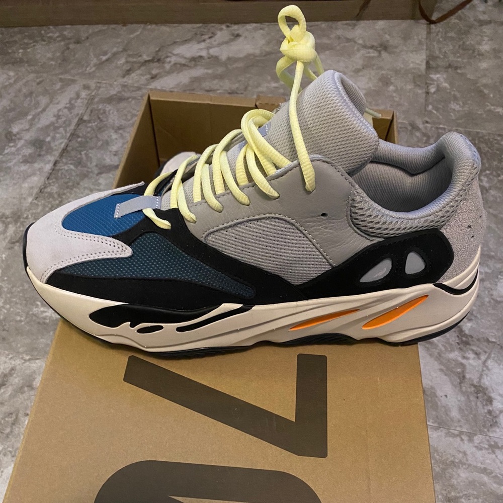 Adidas yeezy 700